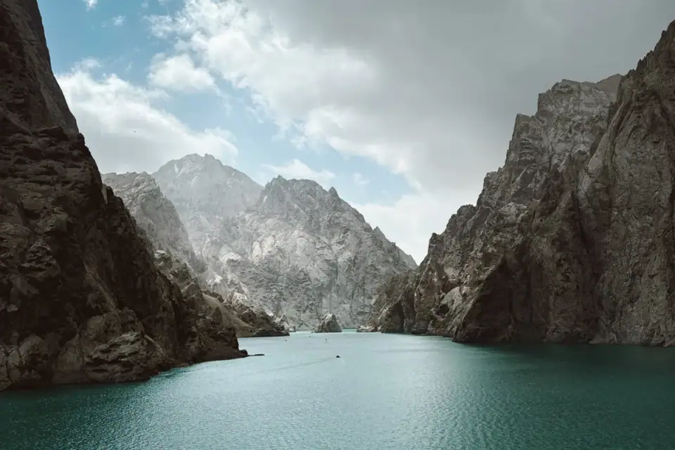 Kel-Suu Lake