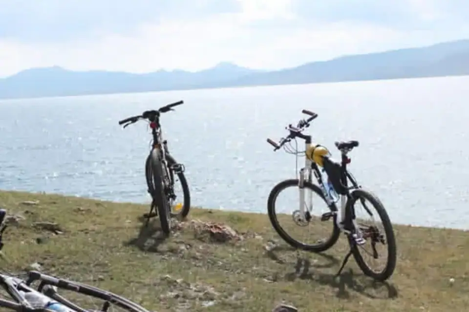 Bike Tour Song-Kol